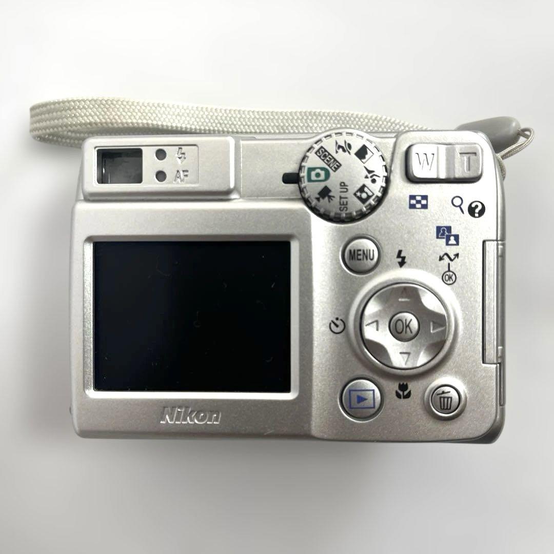Nikon ニコン COOLPIX E7600 シルバー 単3電池式 Nikon CoolPix E7600 単三電池駆動 - メルカリ