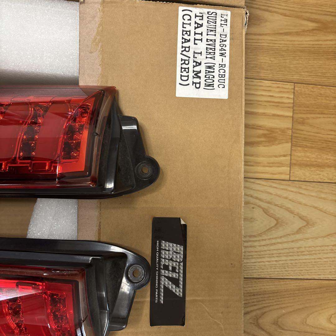 REIZ製　オールLEDテールランプ DA64W エブリイワゴン