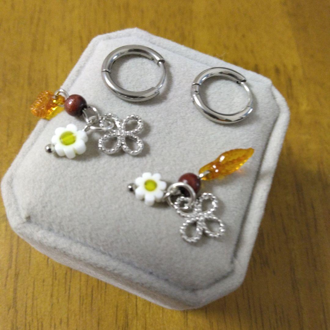 Salvatore Ferragamo　花と葉のデザイン フープピアス 花と葉のデザイン フープピアス - メルカリ