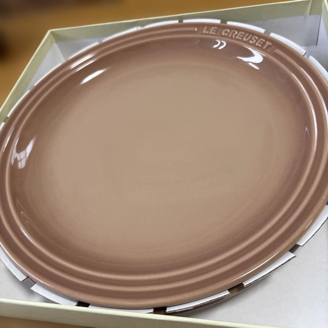 新品 ル・クルーゼ 大皿 ラウンドプレート 27cm カプチーノ