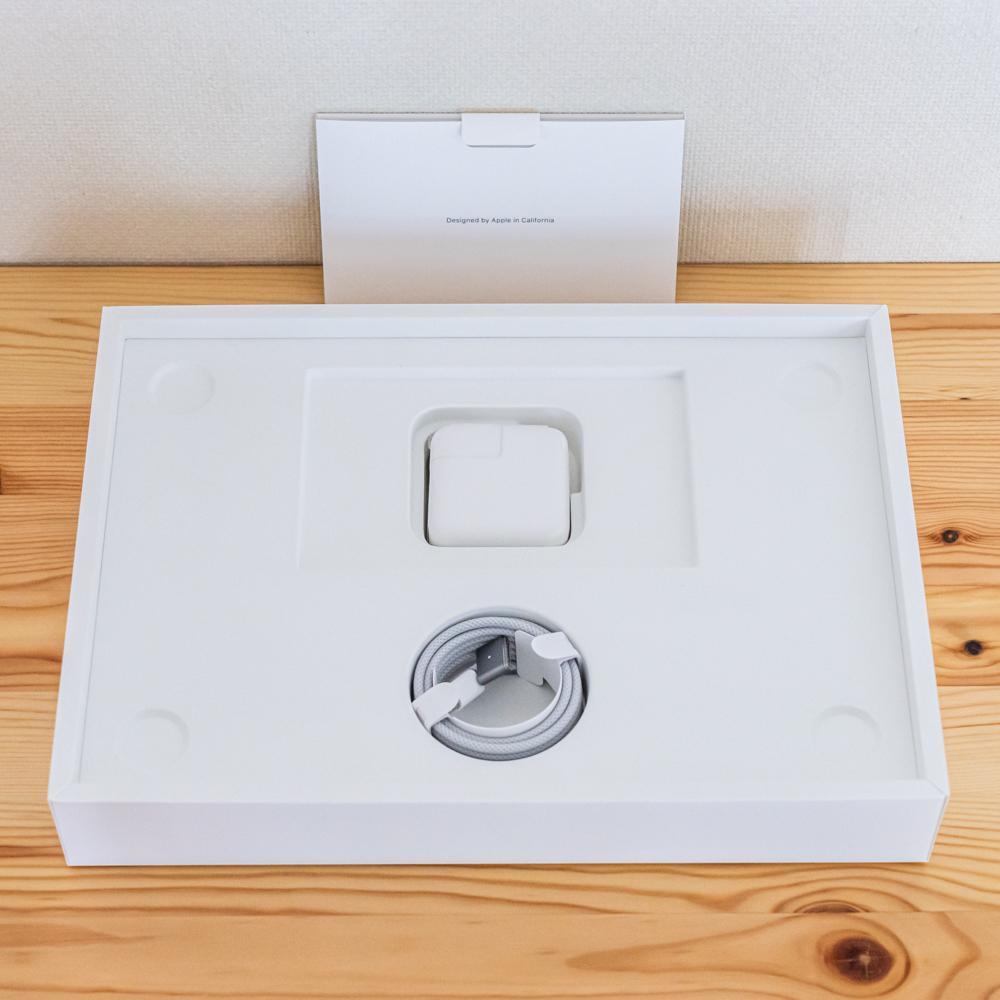 【美品】MacBook Air 13インチ M2 2023 保護フィルム付き
