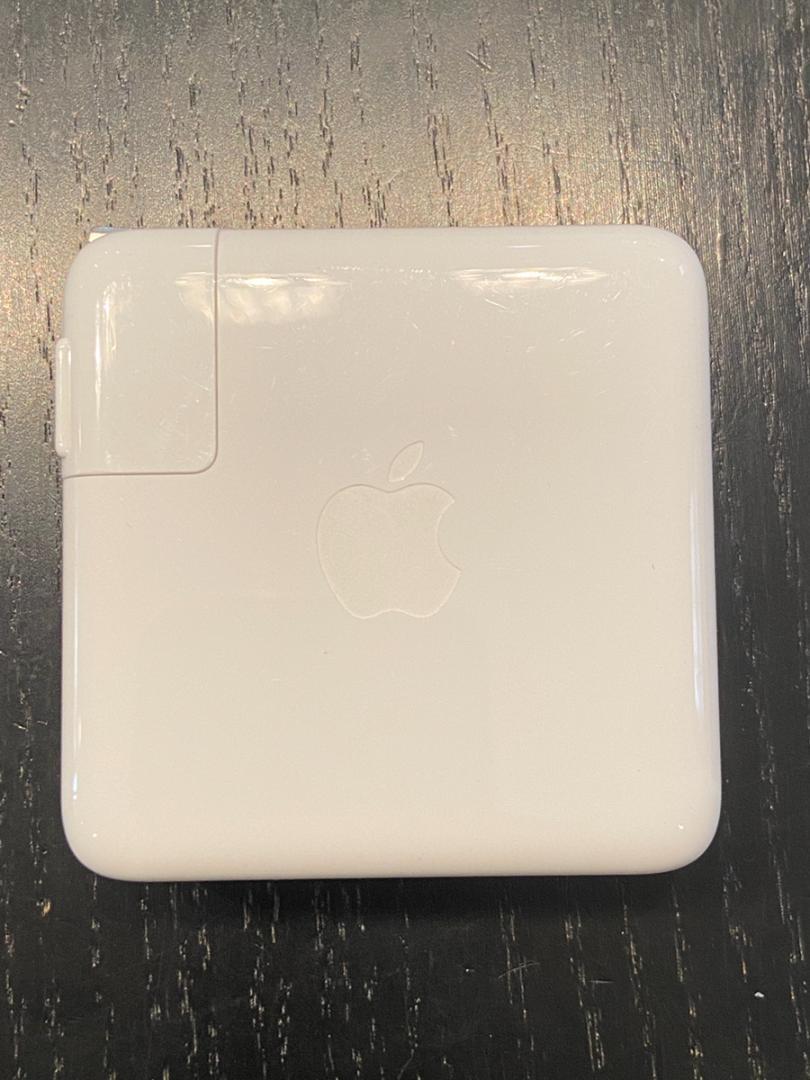 Q13 Apple純正 電源アダプタ 67W A2518 MagSafe 3