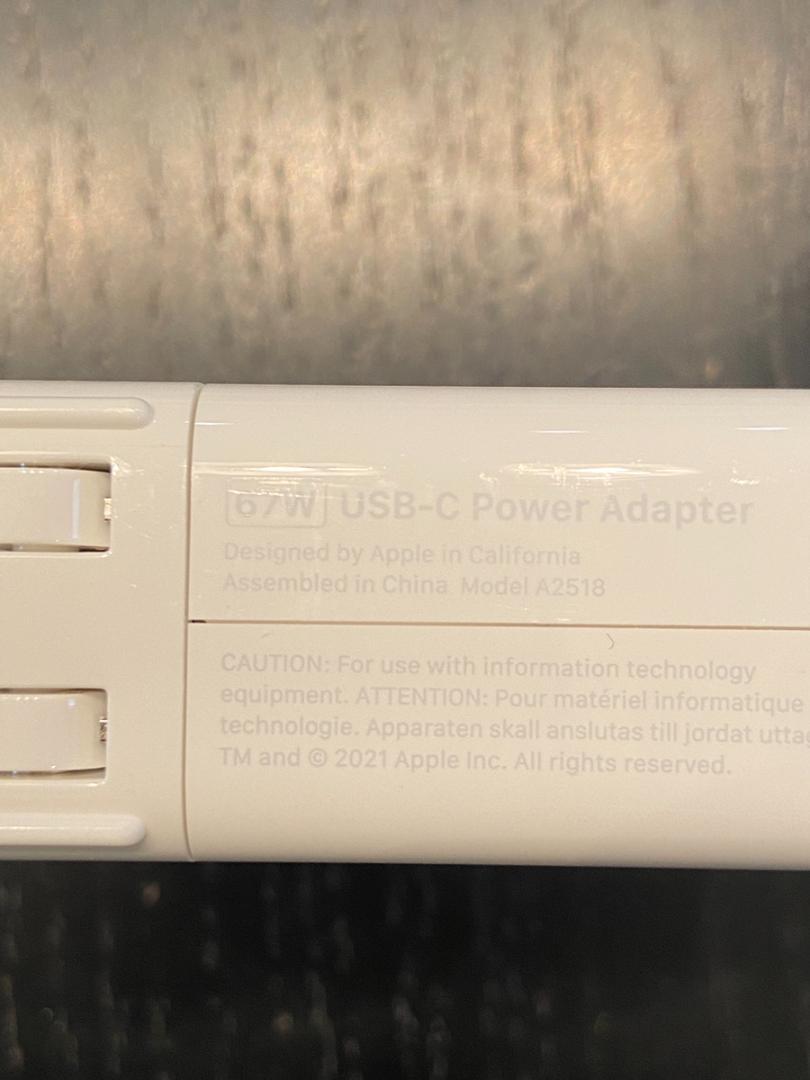 Q13 Apple純正 電源アダプタ 67W A2518 MagSafe 3