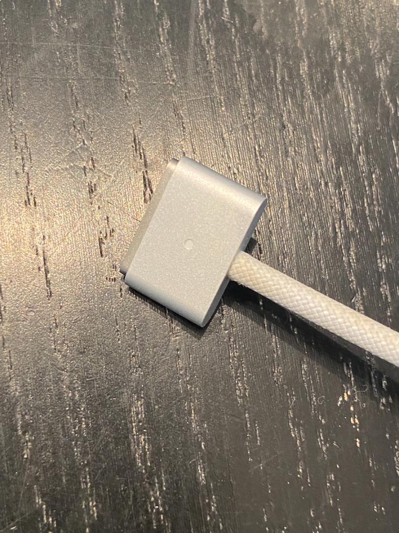 Q13 Apple純正 電源アダプタ 67W A2518 MagSafe 3