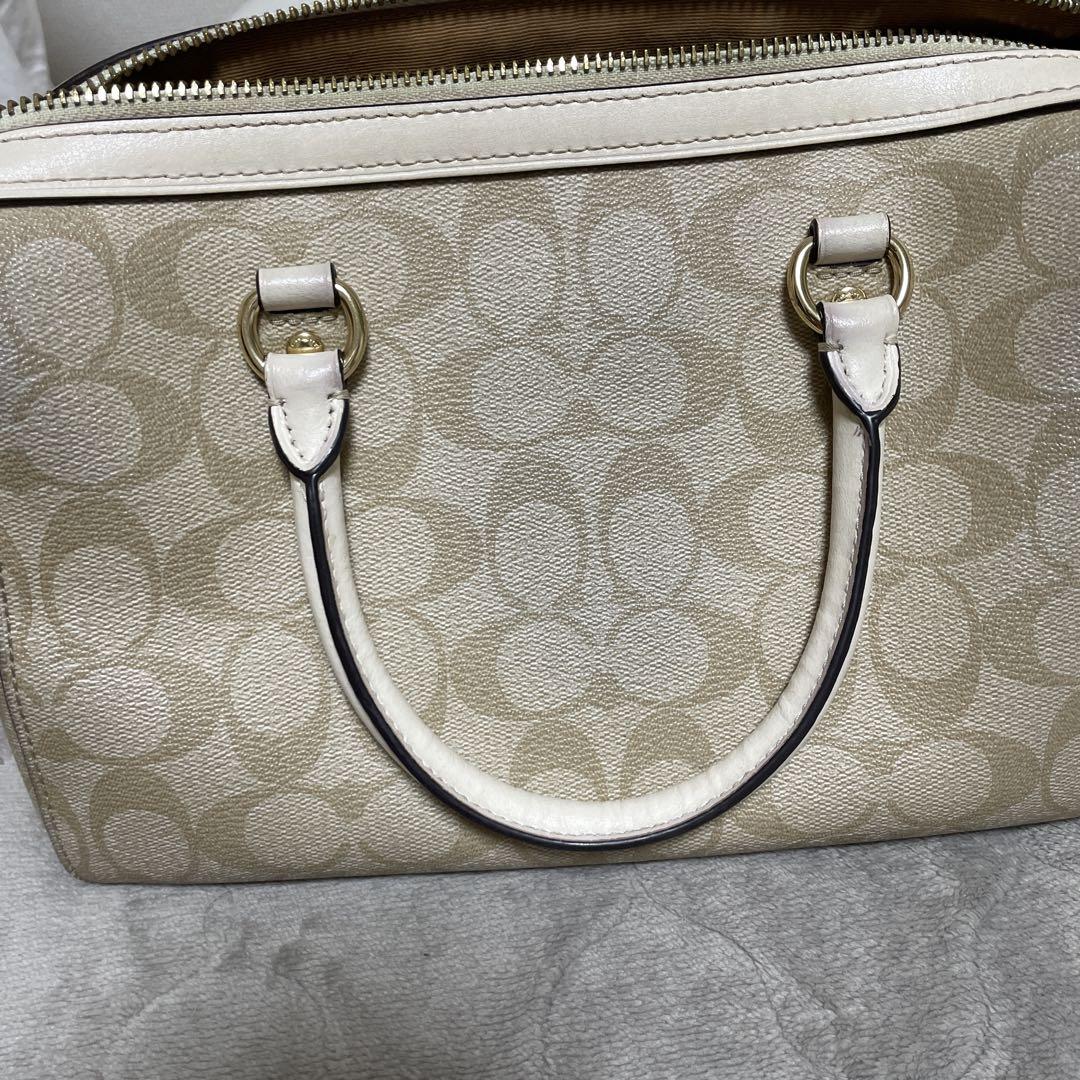 COACH ベージュ ハンドバッグ 中型 - メルカリ