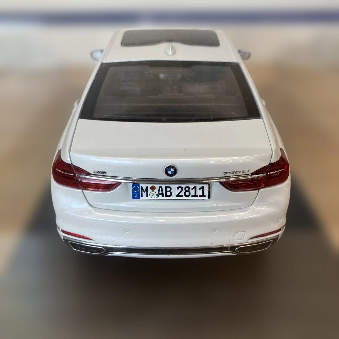 I-Scale 1/18 BMW 750LI ホワイト モデルカー