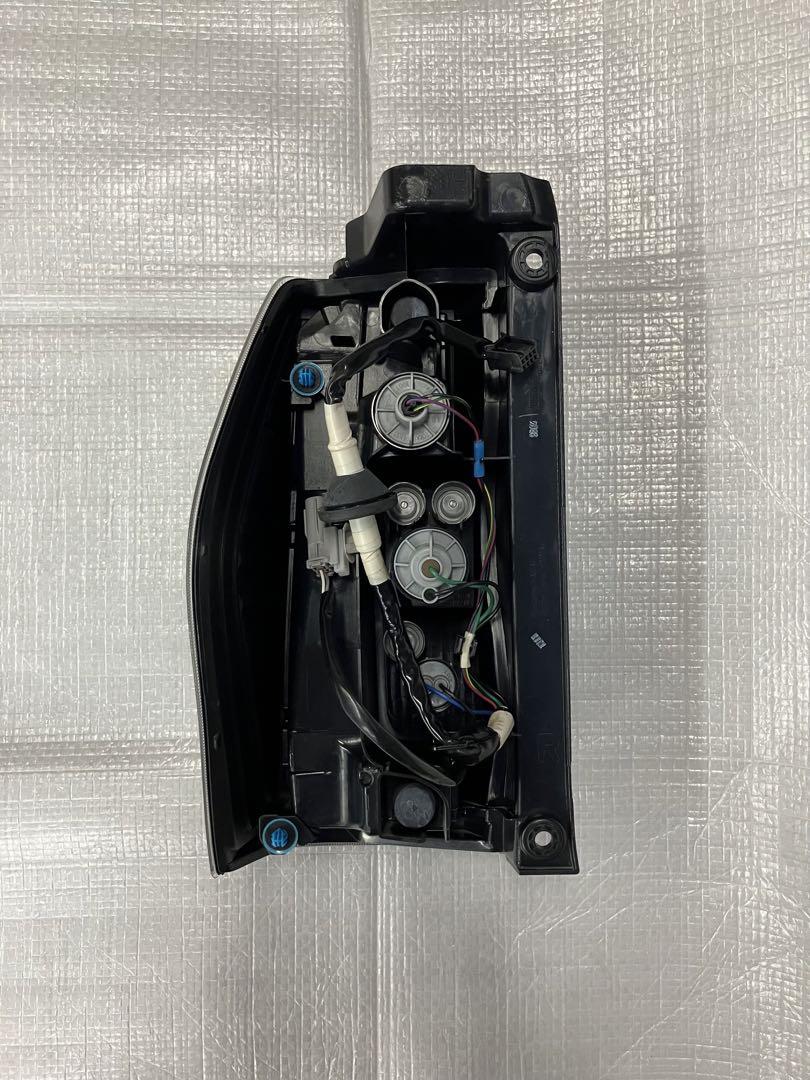 ♦︎ダイハツ　タントカスタムLA600S右純正テール♦︎インナーブラックタイプ♦︎