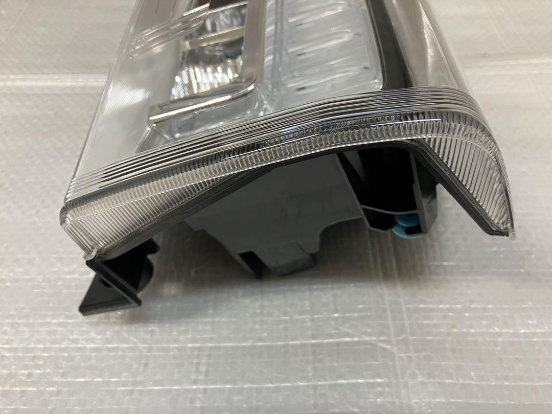 ♦︎ダイハツ　タントカスタムLA600S右純正テール♦︎インナーブラックタイプ♦︎