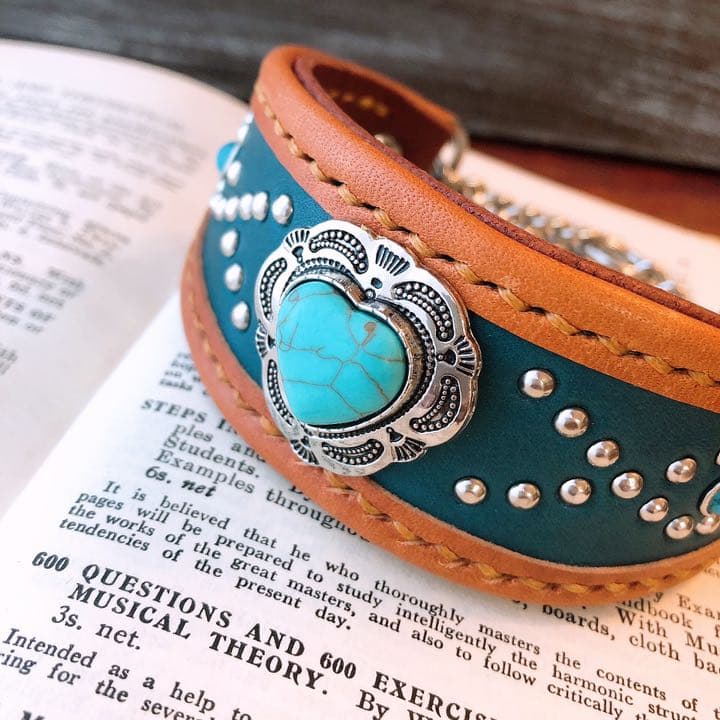 メルカリ 本革使用 犬用 ハーフチョーク 幅広sサイズ デニム ハート ターコイズ 首輪 犬用品 4 700 中古や未使用のフリマ