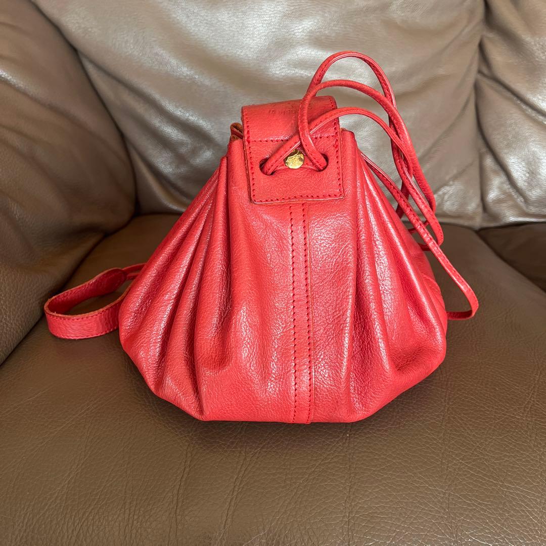 IL BISONTE レザー巾着型ショルダーバッグ レッド