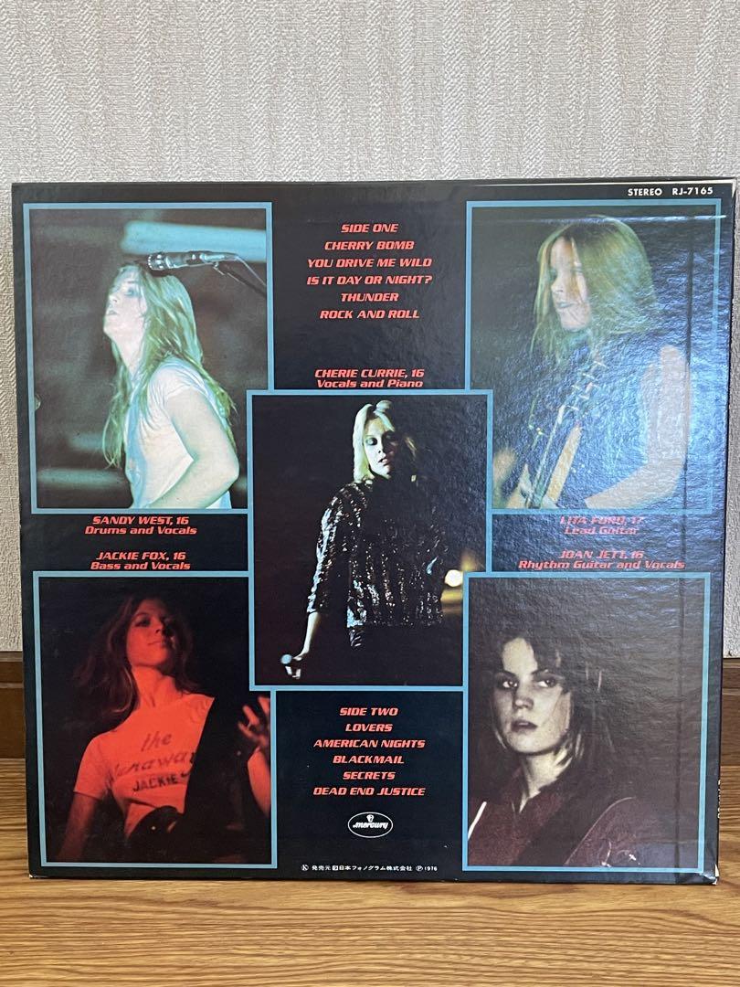 THE RUNAWAYS 悩殺爆弾/禁断のロックロールクィーン - メルカリ