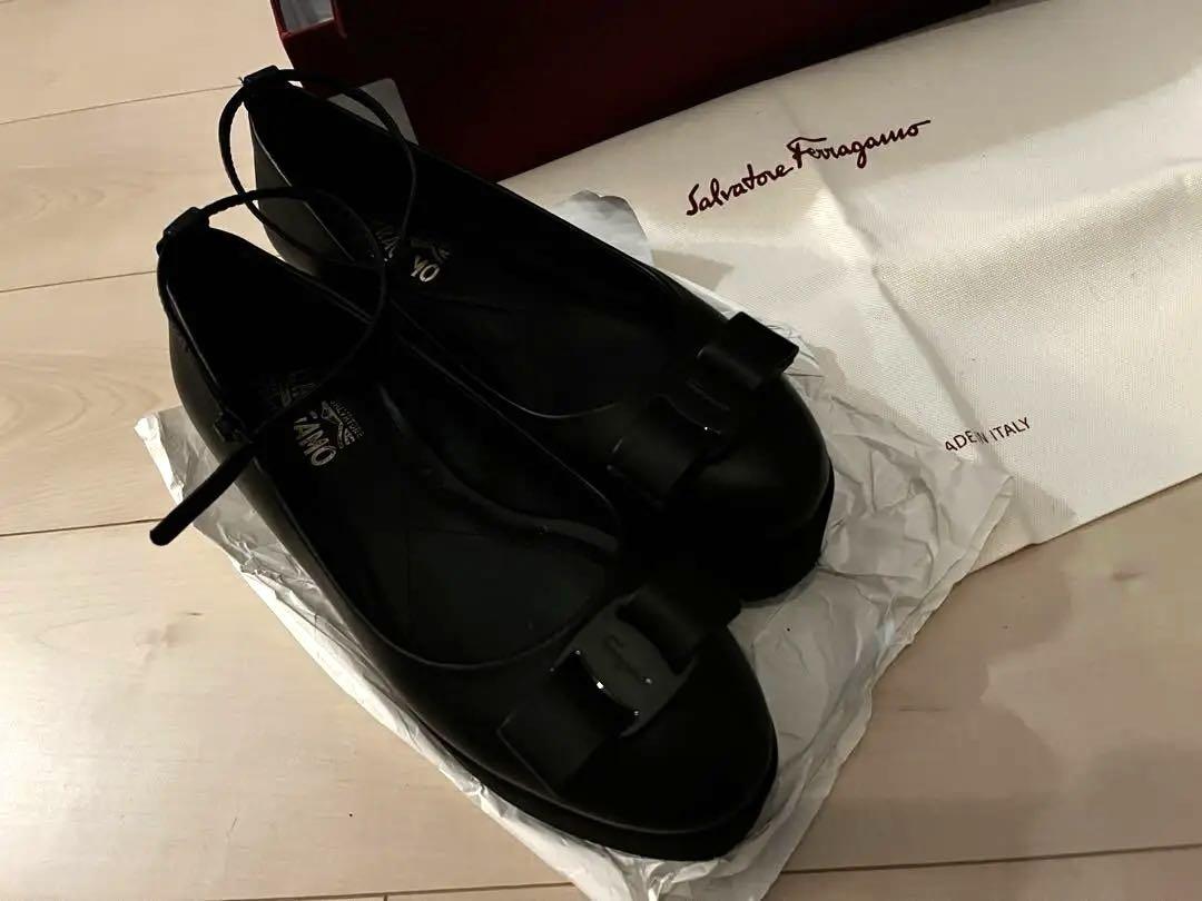 【momo】Salvatore Ferragamoフラットシューズ