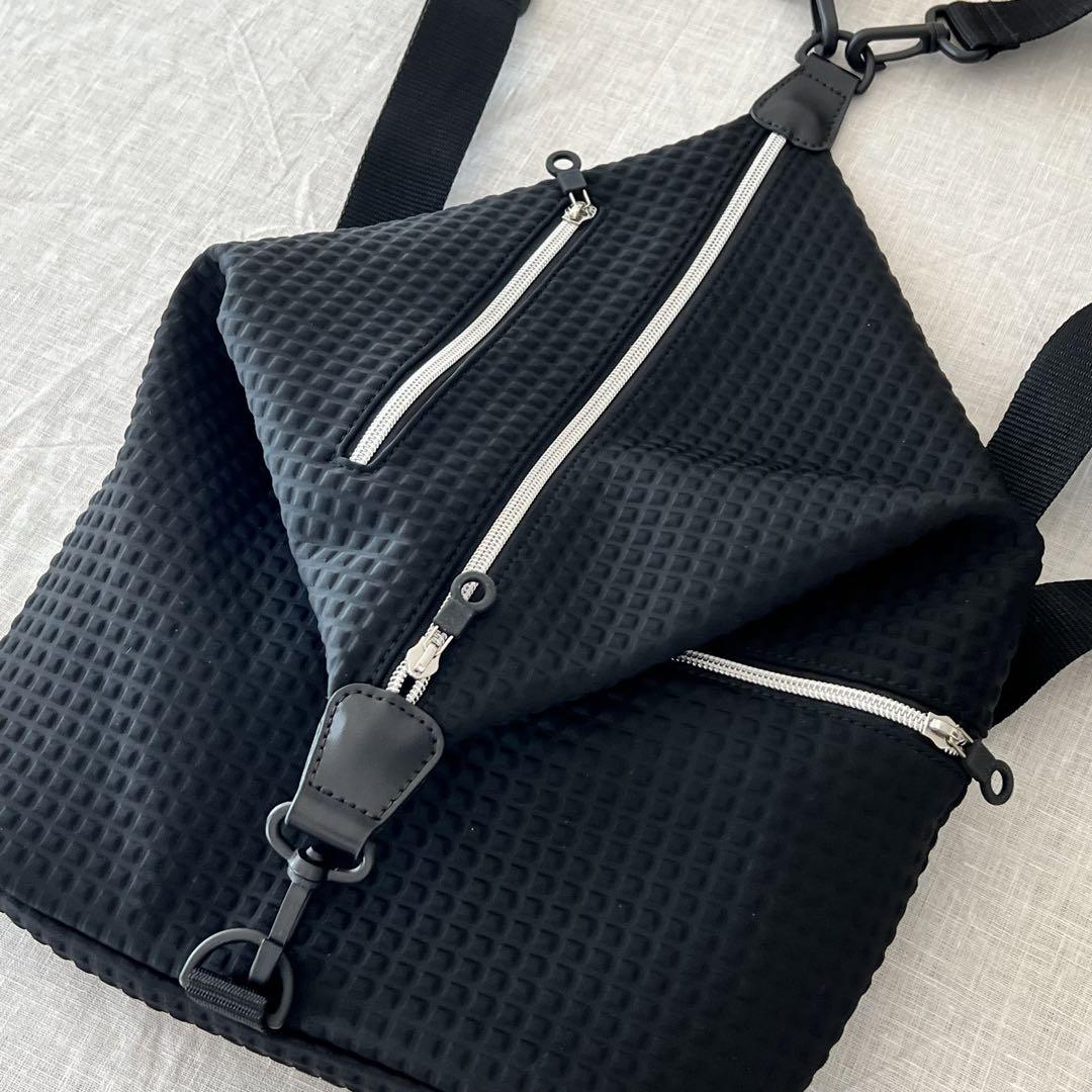 TRUNK トランク エンボスネオプレーンリュック ヒロココシノ
