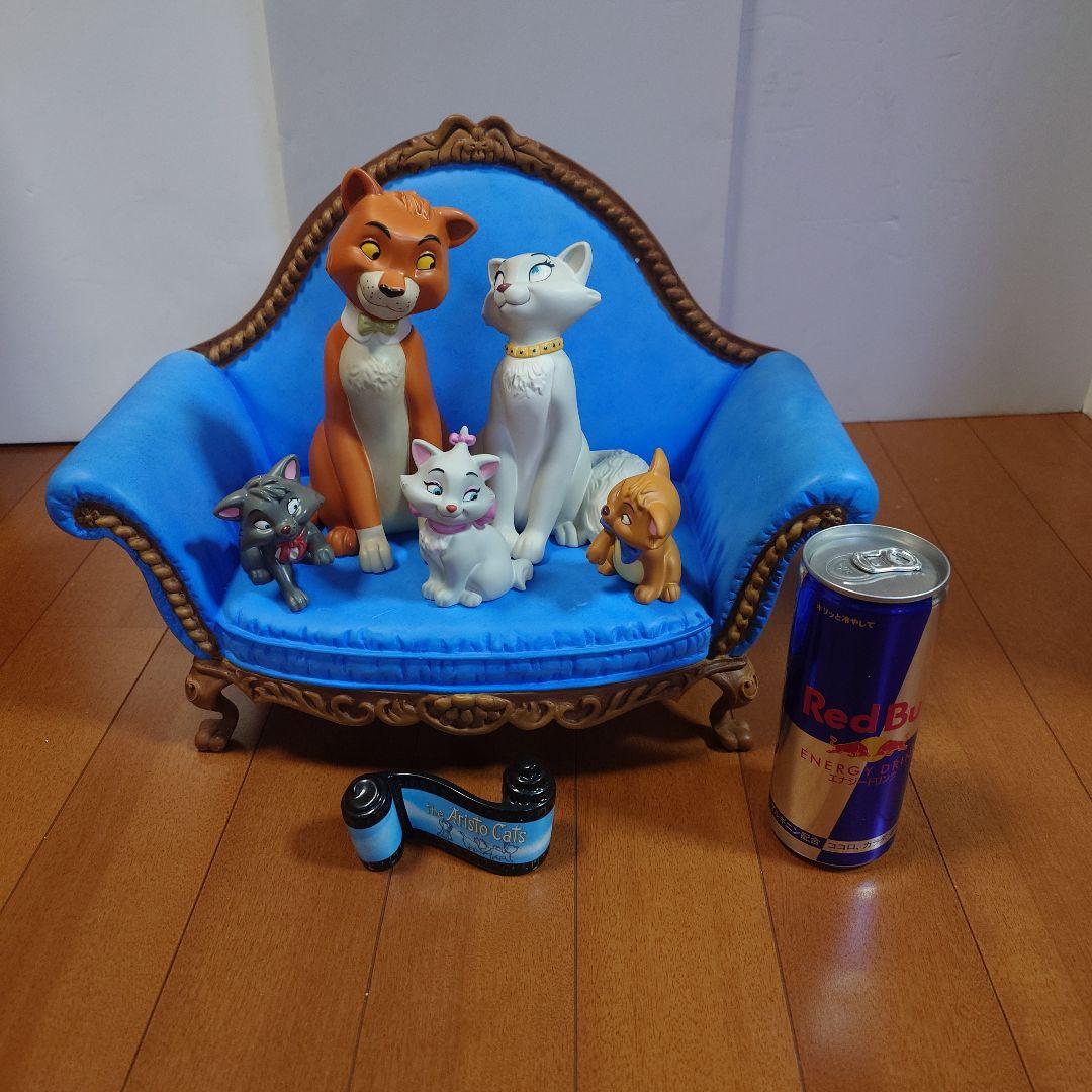 ディズニー WDCC おしゃれキャットのキャラクターフィギュアとソファセットです