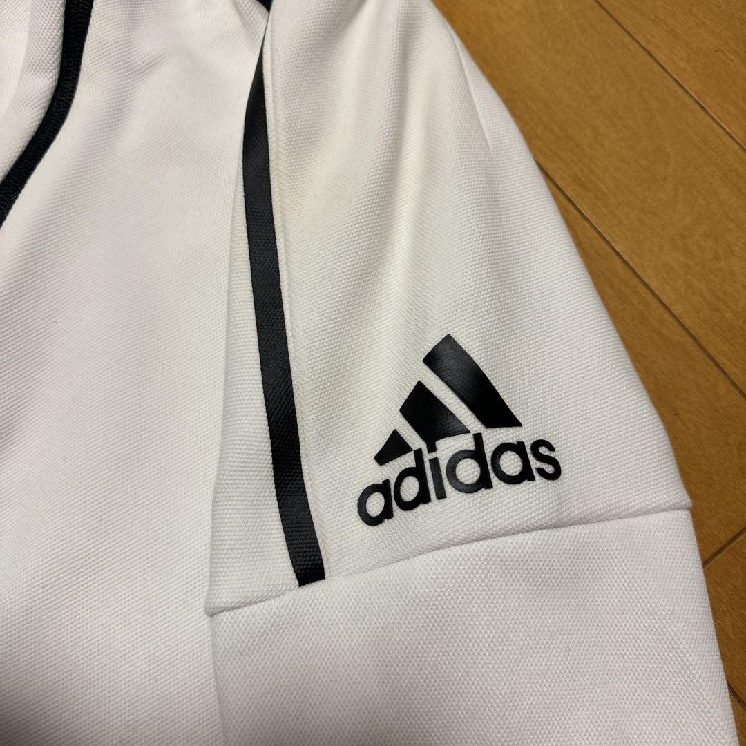 adidasアウター　白　かっこいい