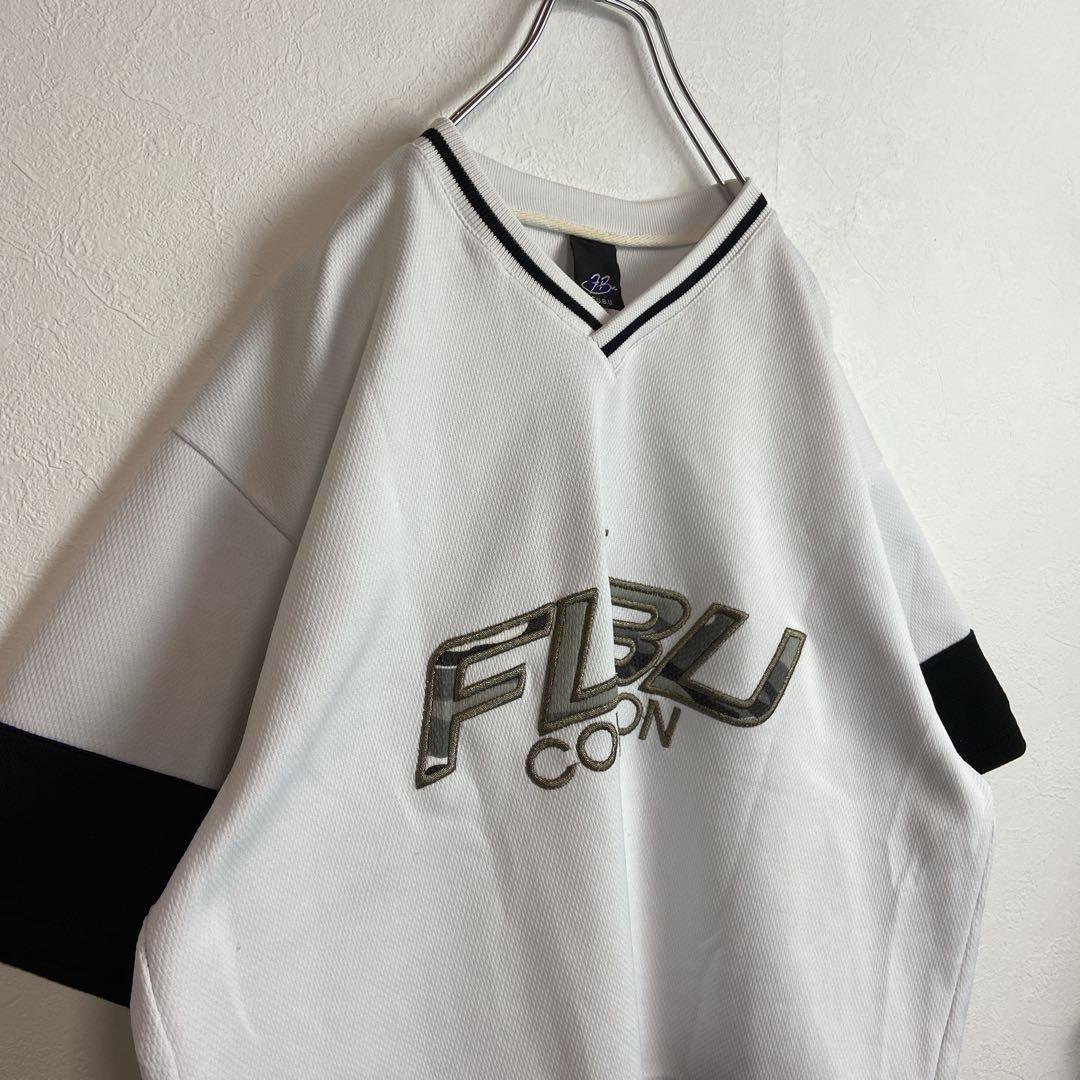 偉大な FUBUビッグ刺繍ロゴ古着ホワイト ヒップホップ90s白 asakusa.sub.jp