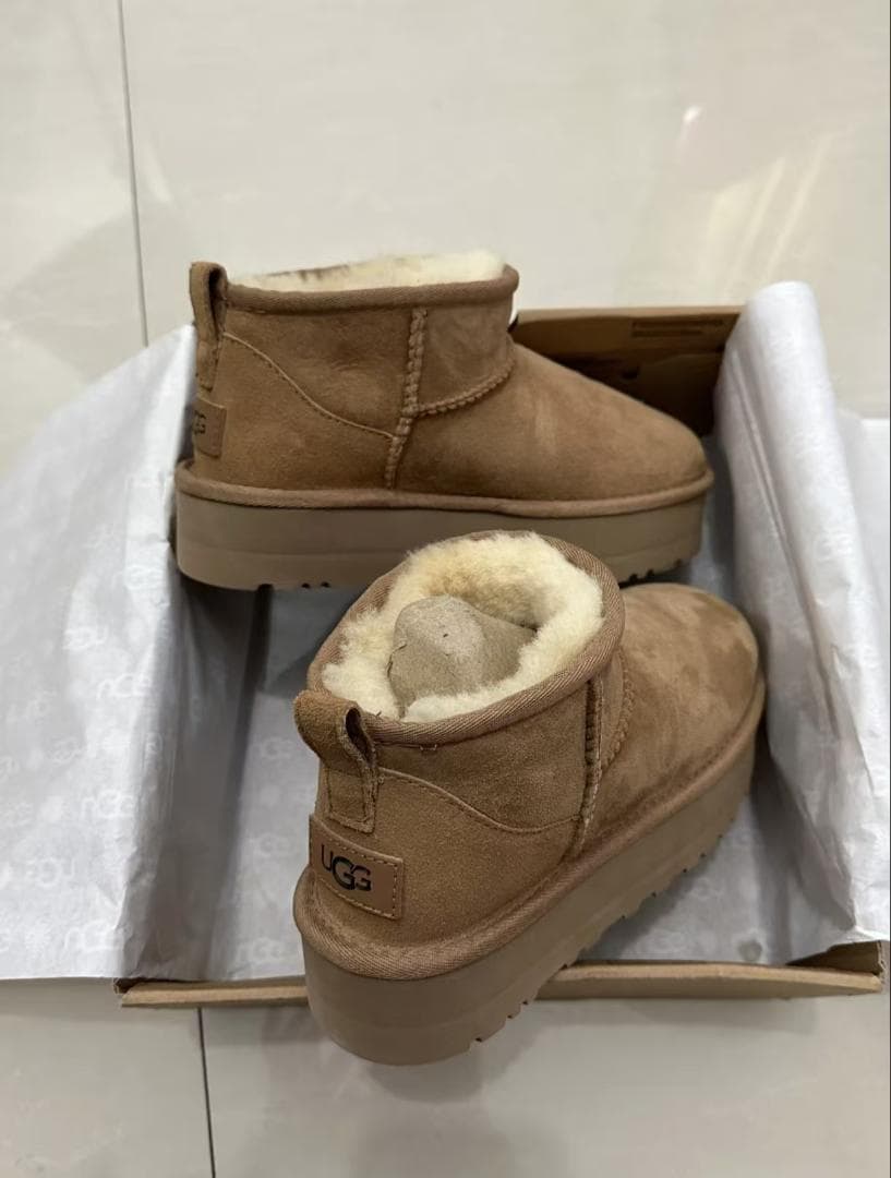 新品UGG アグ クラシック ウルトラミニ プラットフォーム 厚底 24cm .