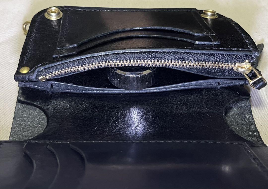 ミドル トラッカーウォレット ギターピックポケット付き ヘビ型押し 姫路レザー ミドルトラッカーウォレット/姫路レザー茶芯/黒色/ステッチ白色