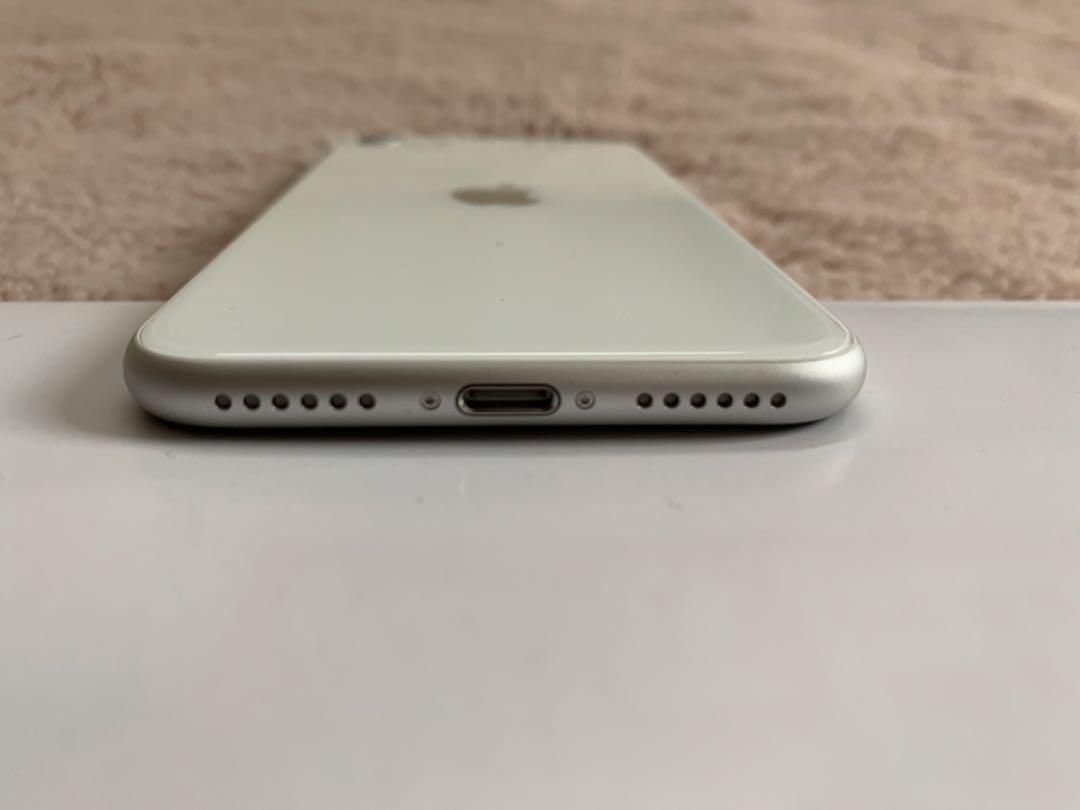 iPhone SE 第2世代 64GB ホワイト SIMフリー本体のみ 即日発送