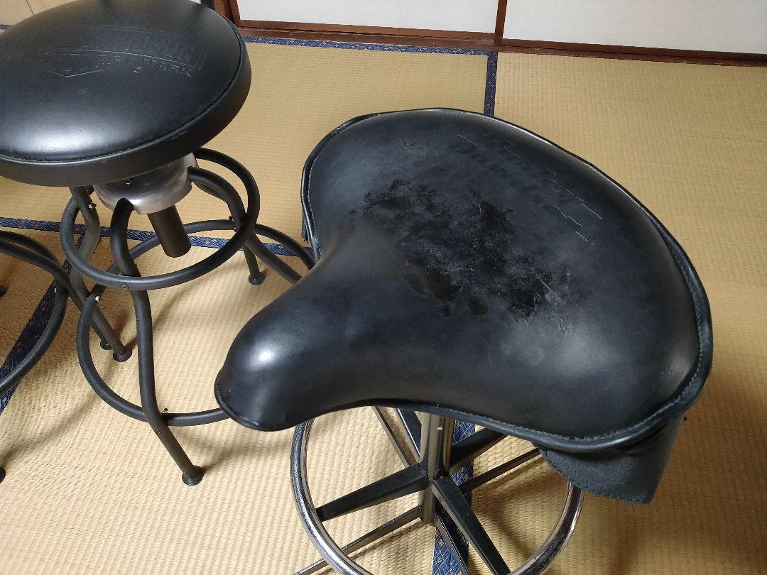 ハーレーダビッドソン 椅子3つ