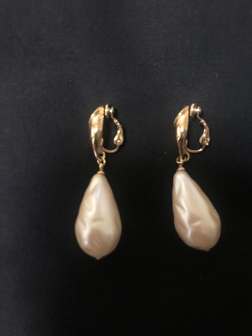 GIVENCHYジバンシーヴィンテージ パール遣いのイヤリング。