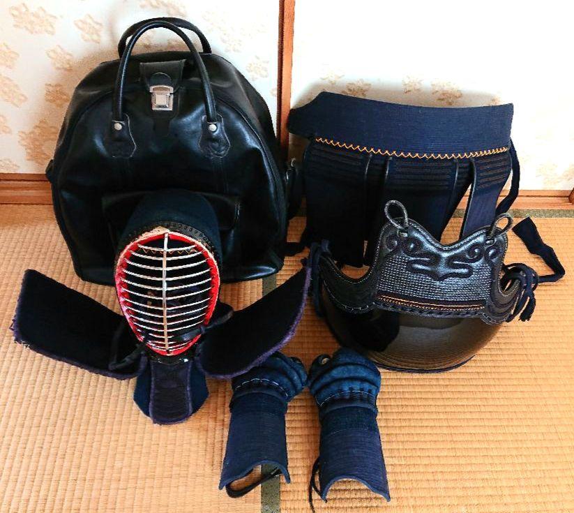 亀田武道具製 剣道防具(大人用)一式 黒色収納・持ち運び用バッグ付き