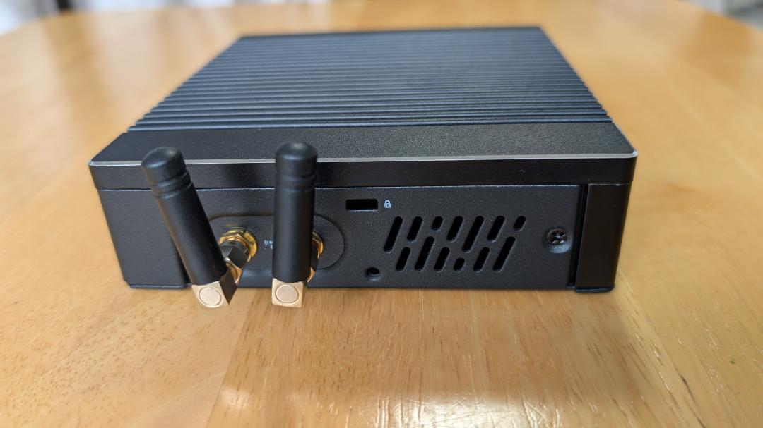 Skynew ファンレス ミニPC/LAN x 4/SSD 32GB/IN-1