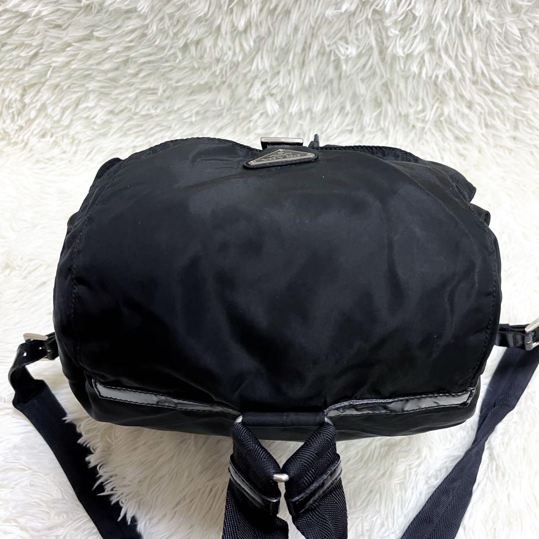 美品 プラダ リュック 三角ロゴプレート ナイロン レザー ブラック