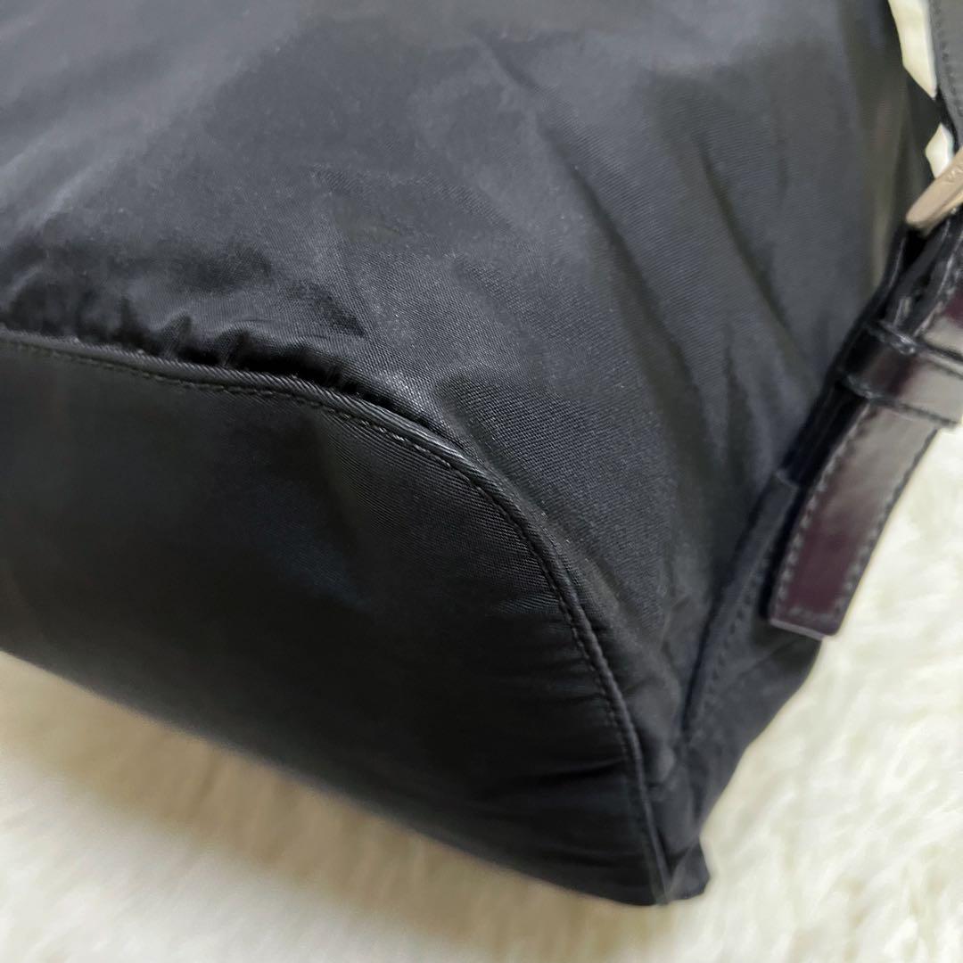 美品 プラダ リュック 三角ロゴプレート ナイロン レザー ブラック