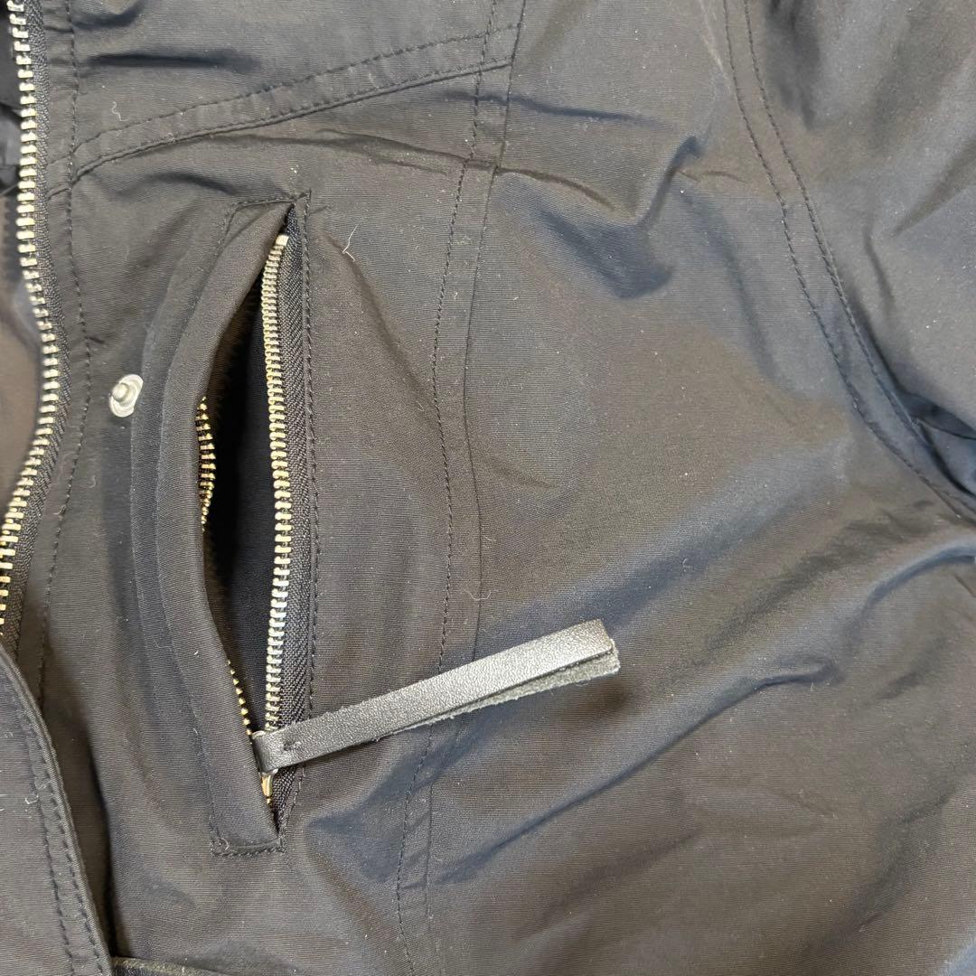 GUESS ブラック ファー付きダウンコート GUESS ブラック ファー付きダウンコート