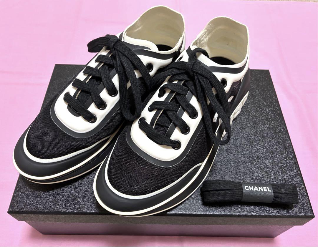 CHANEL シャネル　スニーカー　35 白　黒　軽量　紐付き　春夏　ココマーク