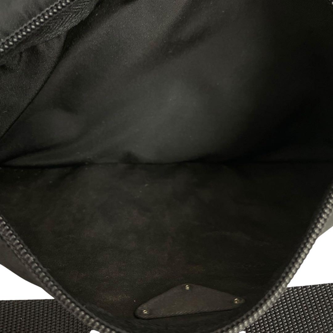 極美品 プラダ 三角ロゴ ナイロン 黒 カメラバッグ ショルダー