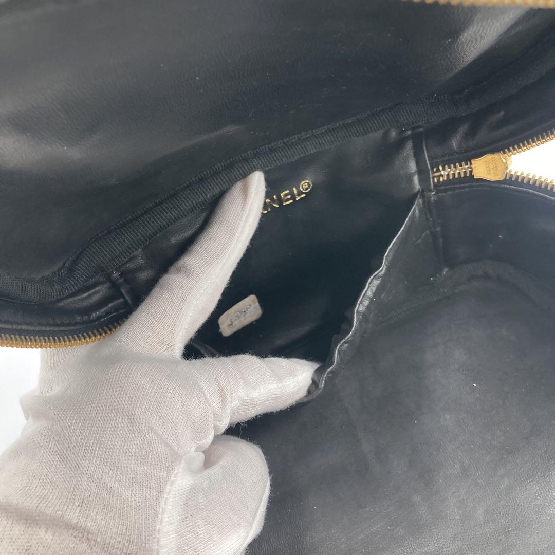 ！美品！　CHANEL シャネル　ポーチ　ブラック