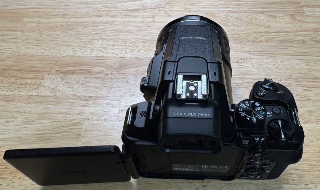 ☆美品 Nikon 光学83倍ズーム COOLPIX P950☆専用ケース付き