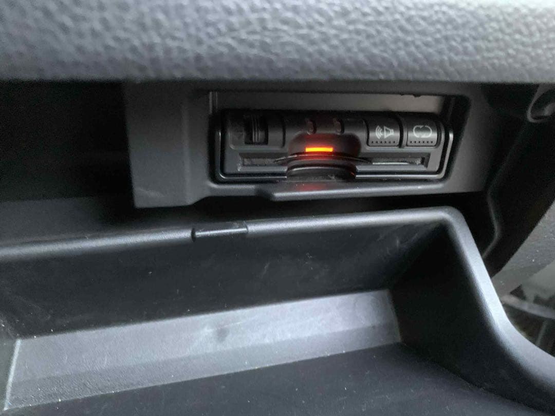 日産セレナハイブリッド 2015年 2年間車検付き 日産セレナハイブリッド 2015年 2年間車検付き