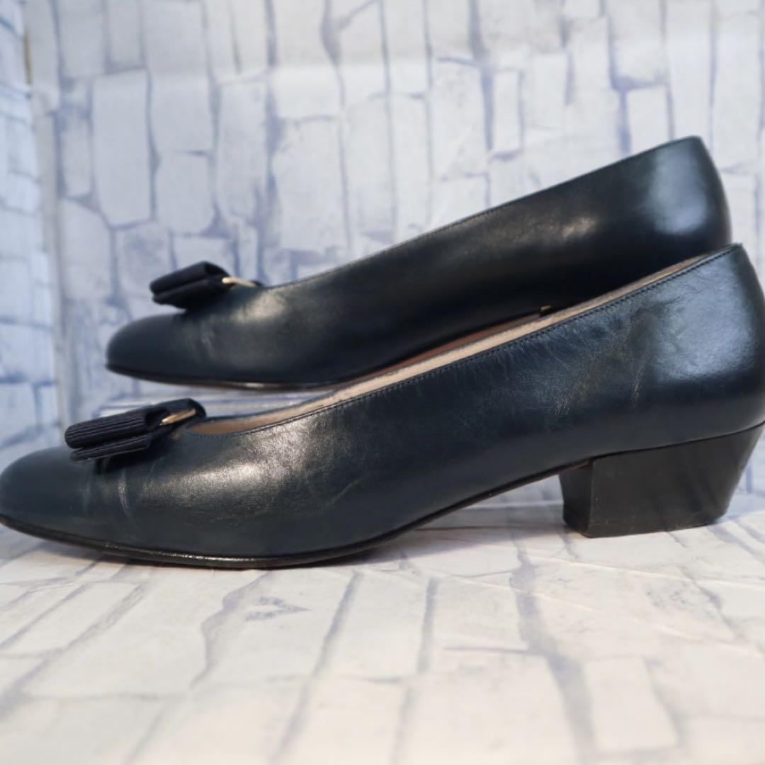 【美品】Salvatore Ferragamo 黒 ネイビー　リボン 24cm