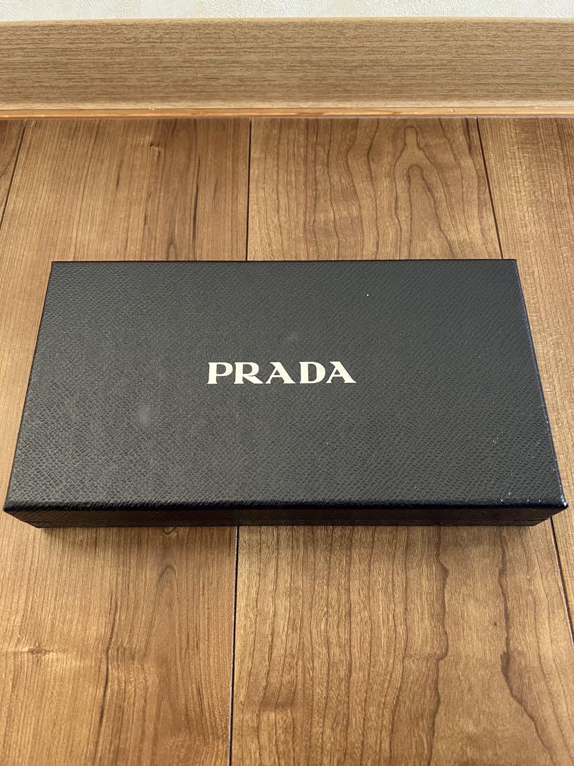 PRADA グレー レザー 長財布　ラウンドジップ
