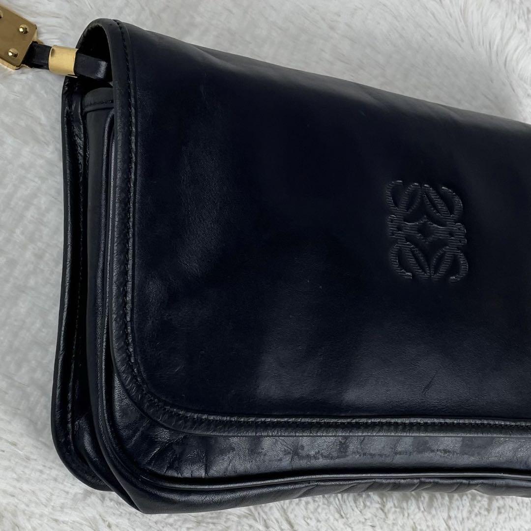 極美品 LOEWE レザー クラッチバッグ アナグラム フラップ ロゴ型押し 黒