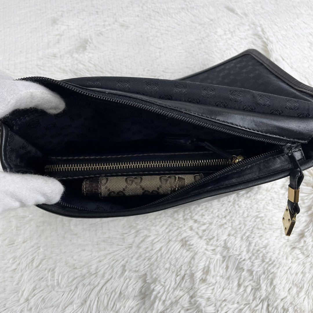 極美品 LOEWE レザー クラッチバッグ アナグラム フラップ ロゴ型押し 黒