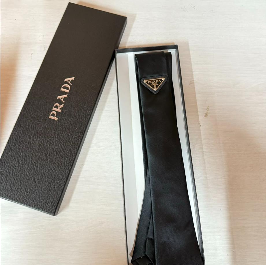 prada ネクタイ