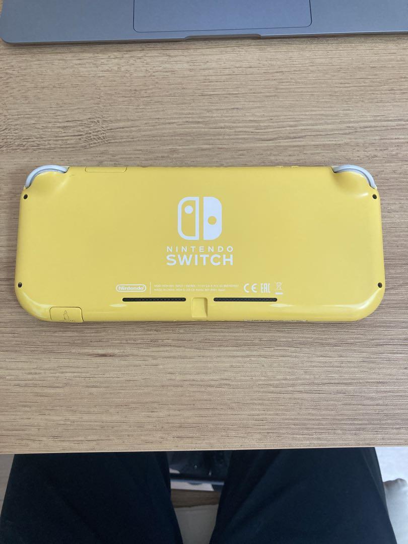 ニンテンドーSwitch light イエロー