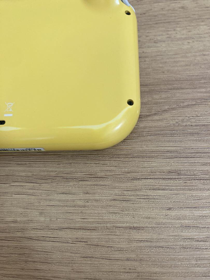 ニンテンドーSwitch light イエロー