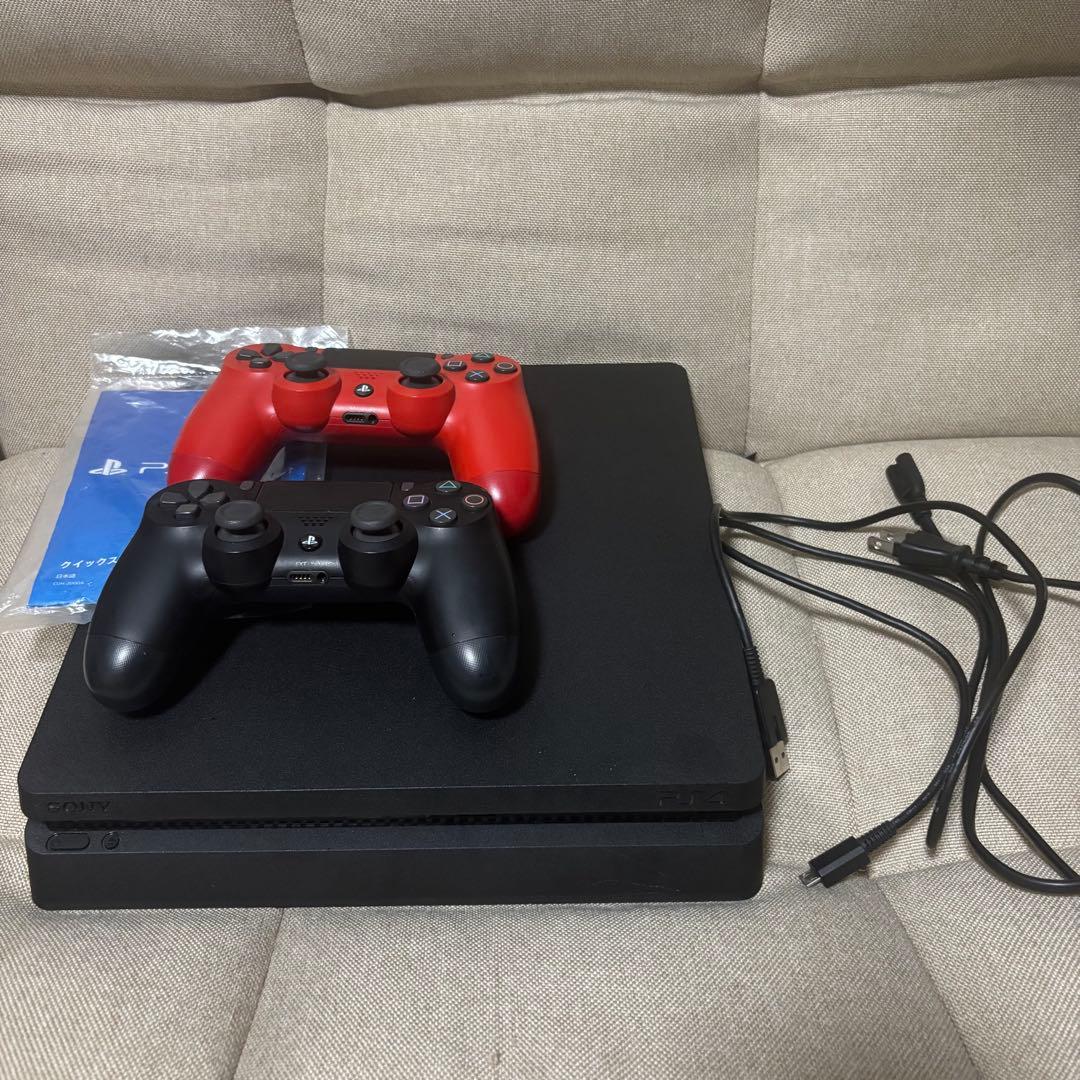 PlayStation 4 本体 赤と黒のコントローラー付き目立った傷や汚れなし