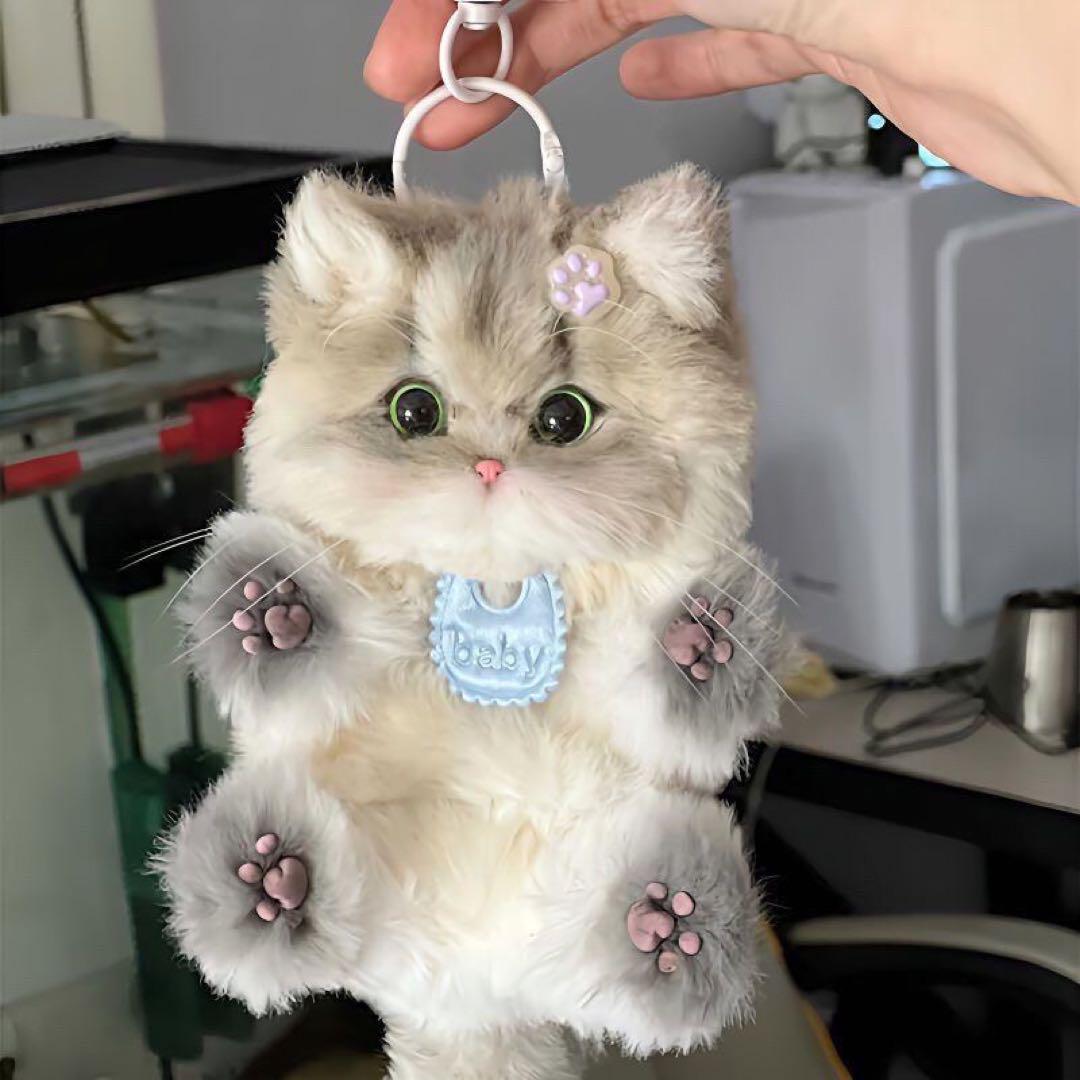 猫のぬいぐるみ（赤ちゃん用ビブ付き）