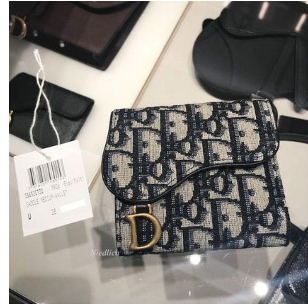 新品 クリスチャン・ディオール 折財布 新品 クリスチャン・ディオール 折財布