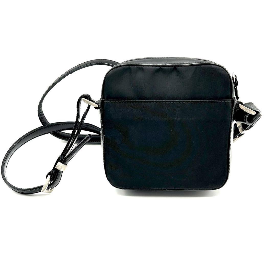 PRADA ミニ ショルダーバッグ コンパクト 三角タグ トライアングルロゴ金具