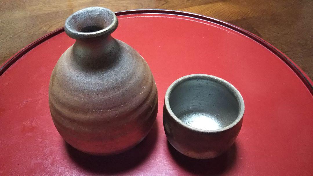 凛とした備前焼の、徳利と、盃