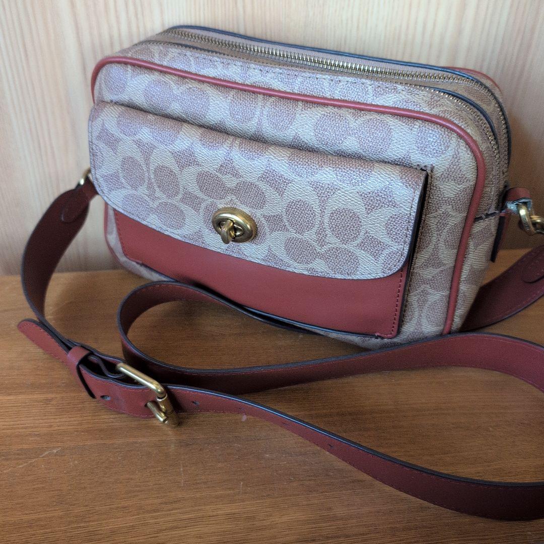 Coach ターンロック　　　　シグネチャー　ショルダーバッグ ブラウン/レッド
