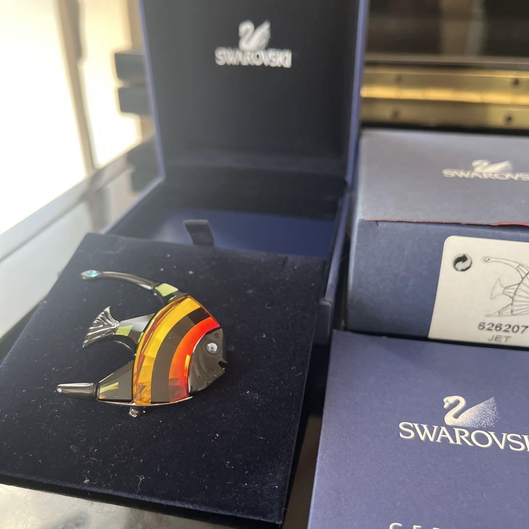 新品　SWAROVSKI  魚　ブローチ
