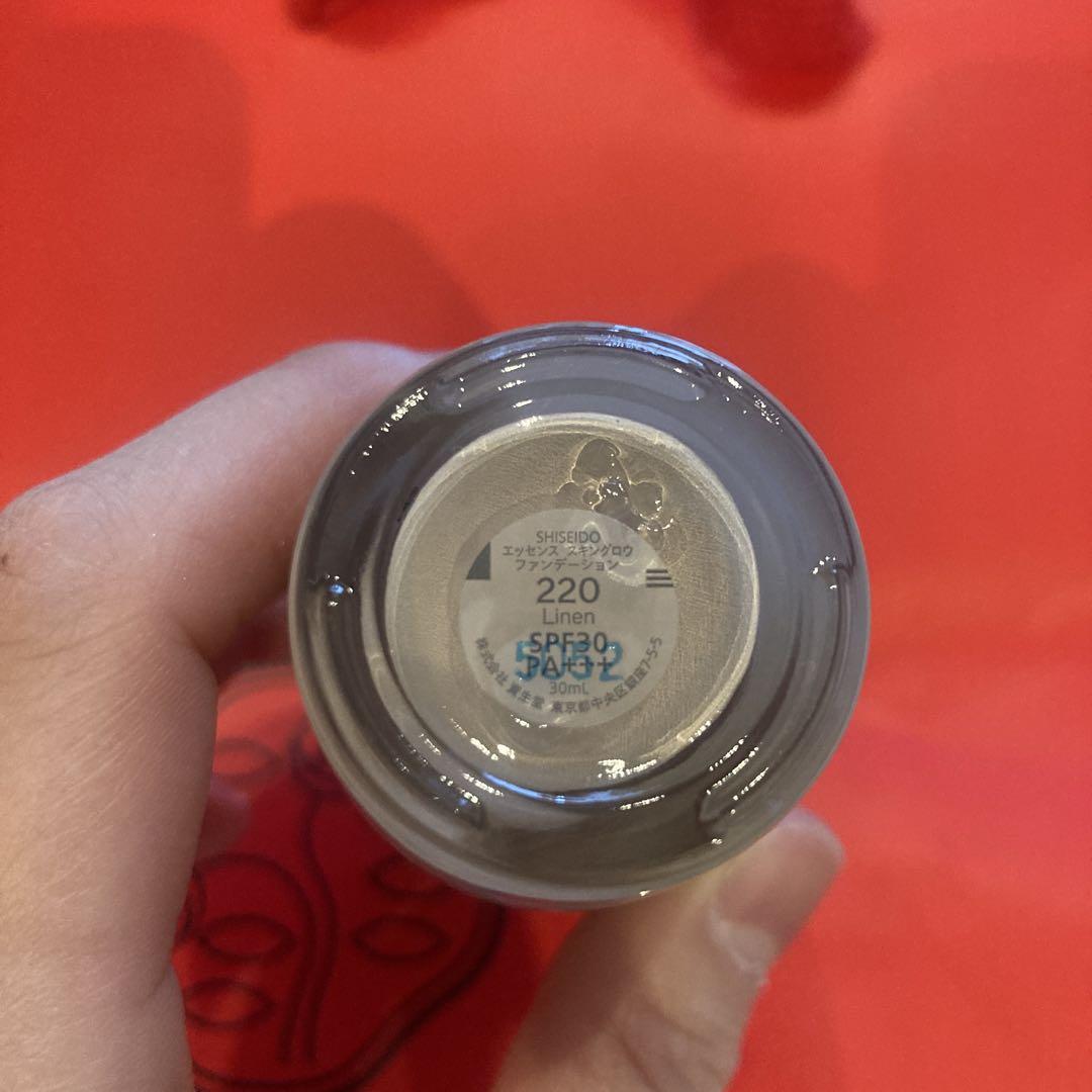 り*様 SHISEIDO エッセンス　スキングロウ　ファンデーション220 Li